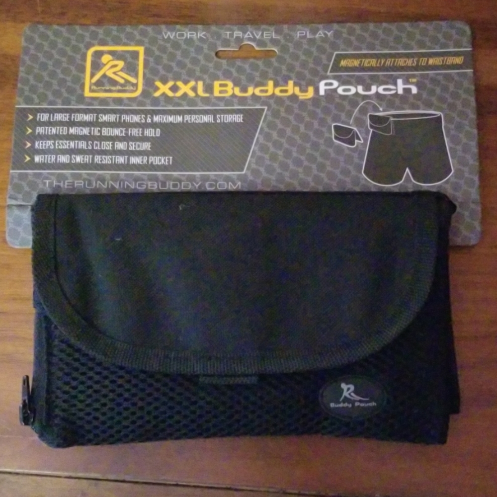 Magnetic pouch